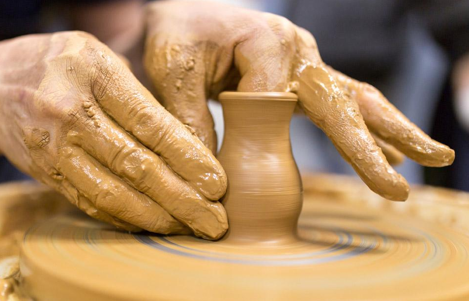 图片[2]-Pottery Wheel Throwing Guide for Foreign Travelers: Explore Traditional Chinese Craft-Dgcity-Discover Great Chinese City